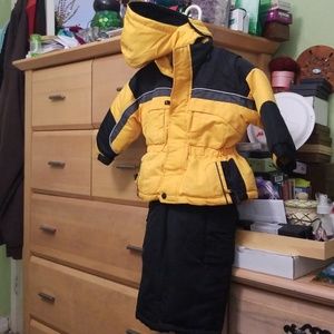 Snow suit size 2t used 1x.